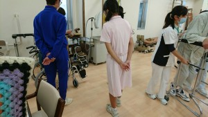 リハビリ室中学生　